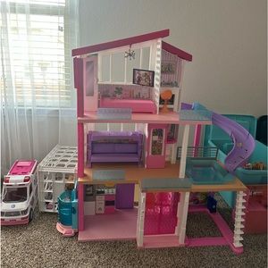 Barbie House in very good condition